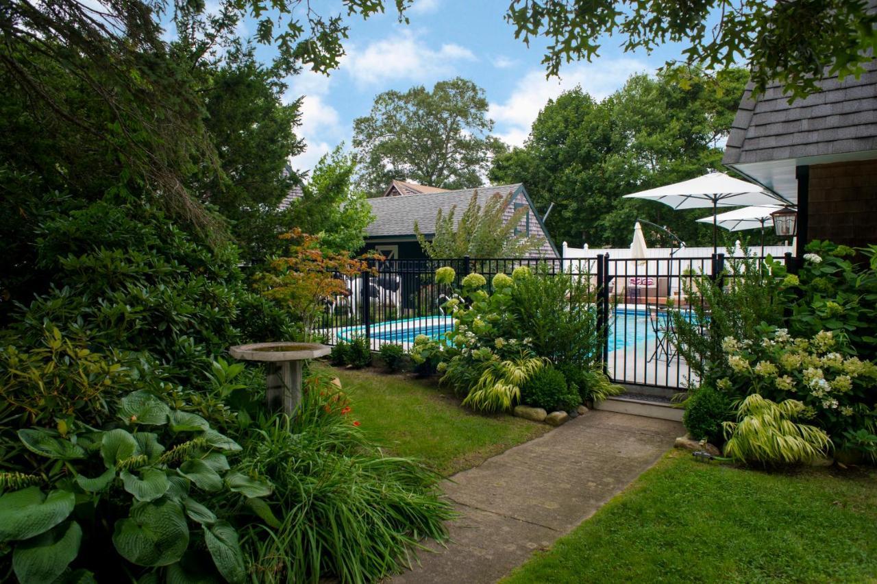 Charles And Charles Mv Bed & Breakfast Vineyard Haven Exterior photo