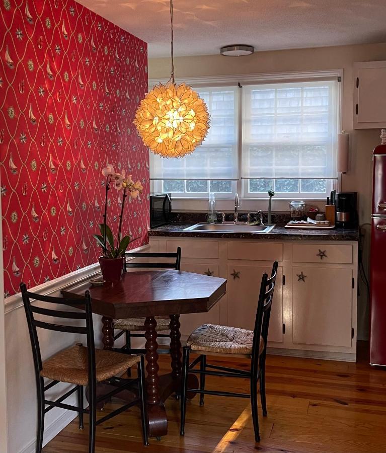 Charles And Charles Mv Bed & Breakfast Vineyard Haven Exterior photo