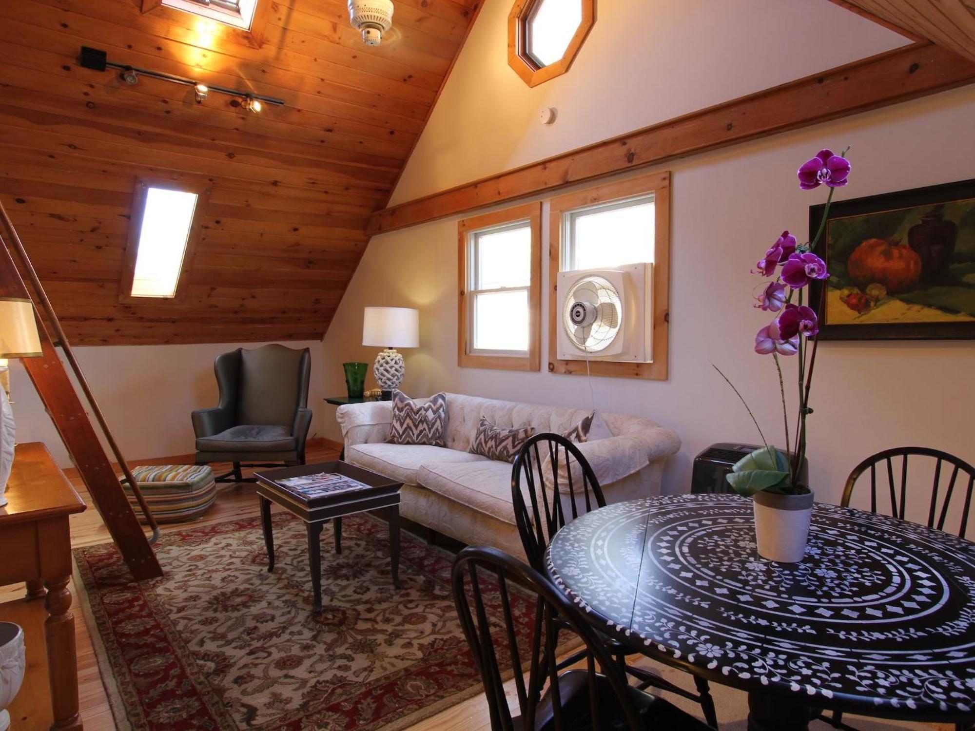 Charles And Charles Mv Bed & Breakfast Vineyard Haven Exterior photo