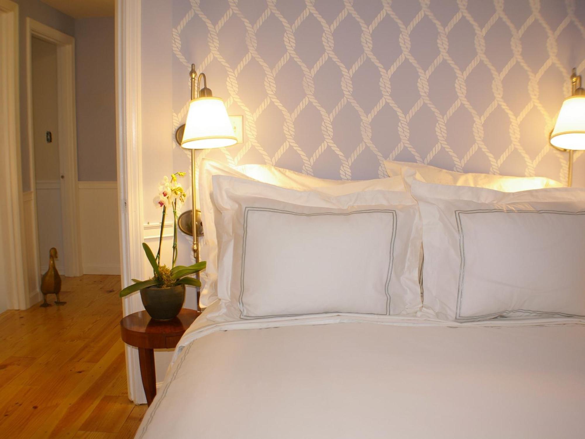 Charles And Charles Mv Bed & Breakfast Vineyard Haven Exterior photo