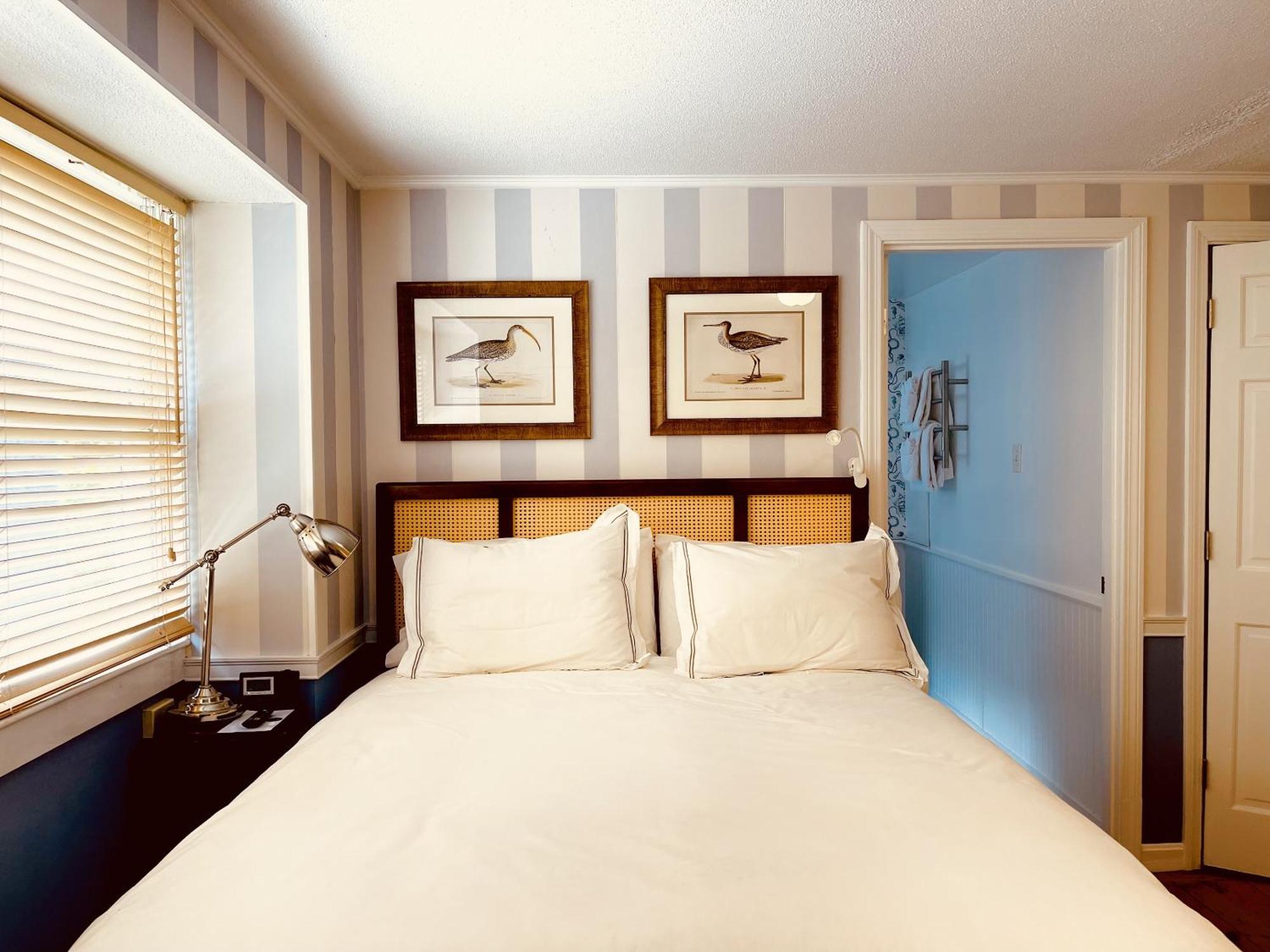 Charles And Charles Mv Bed & Breakfast Vineyard Haven Exterior photo