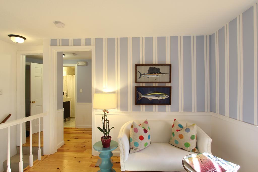 Charles And Charles Mv Bed & Breakfast Vineyard Haven Exterior photo