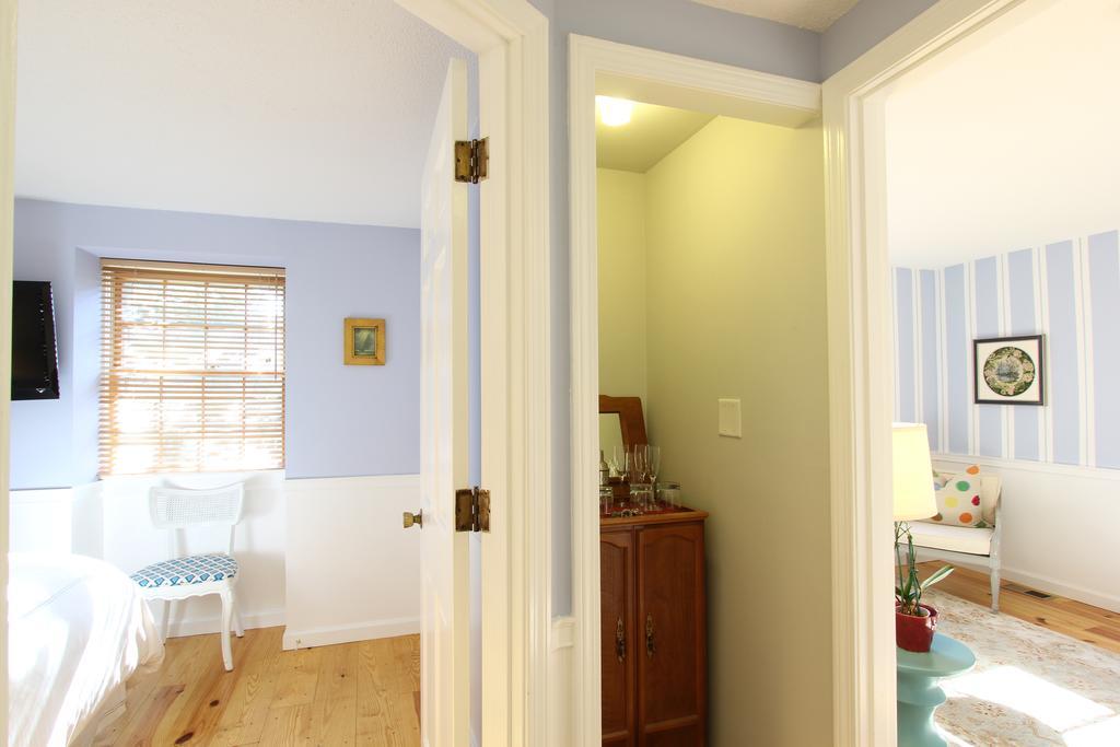 Charles And Charles Mv Bed & Breakfast Vineyard Haven Exterior photo