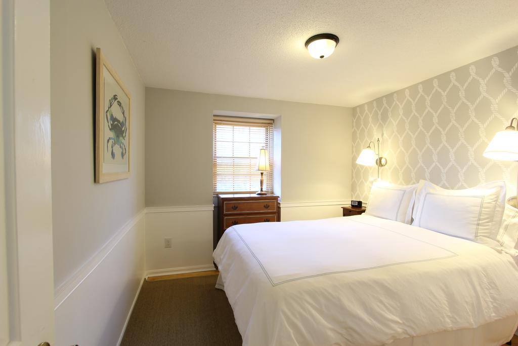 Charles And Charles Mv Bed & Breakfast Vineyard Haven Exterior photo